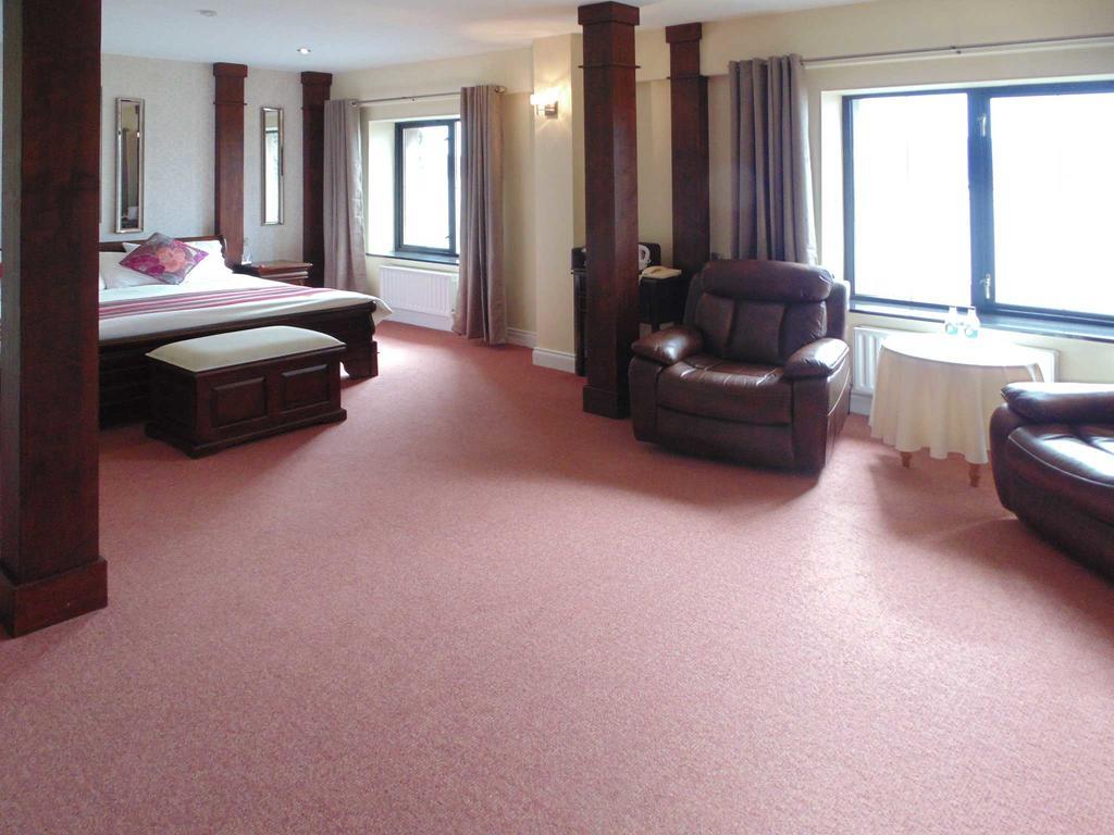 Ostan Oilean Acla Hotel Achill Sound Buitenkant foto