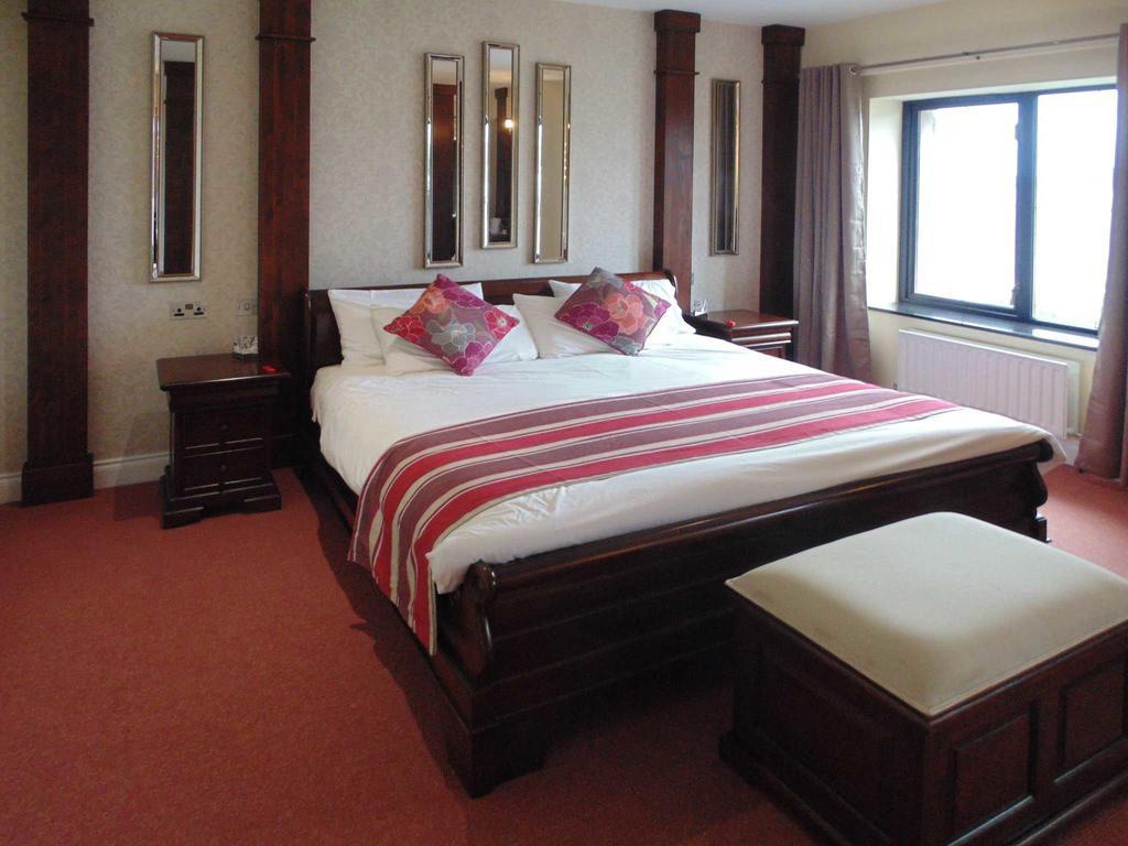 Ostan Oilean Acla Hotel Achill Sound Buitenkant foto