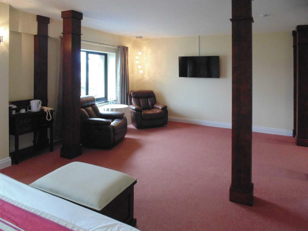 Ostan Oilean Acla Hotel Achill Sound Buitenkant foto