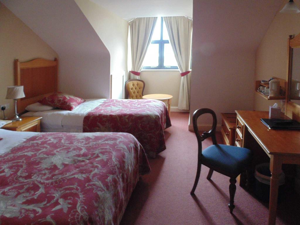Ostan Oilean Acla Hotel Achill Sound Buitenkant foto