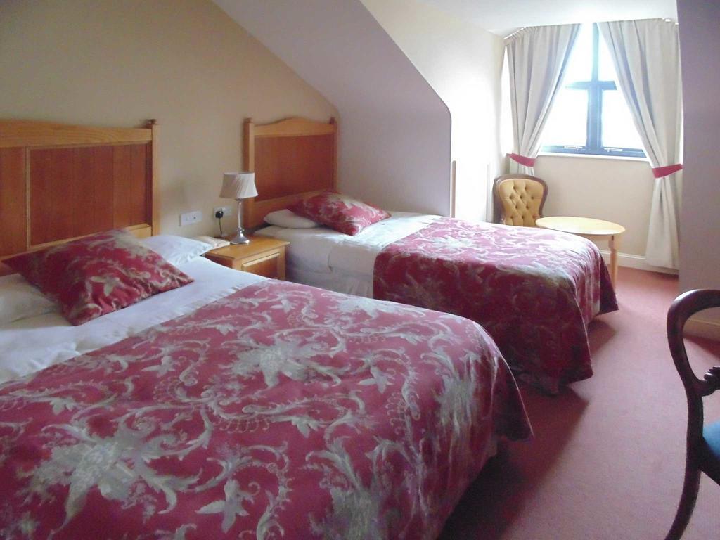 Ostan Oilean Acla Hotel Achill Sound Buitenkant foto