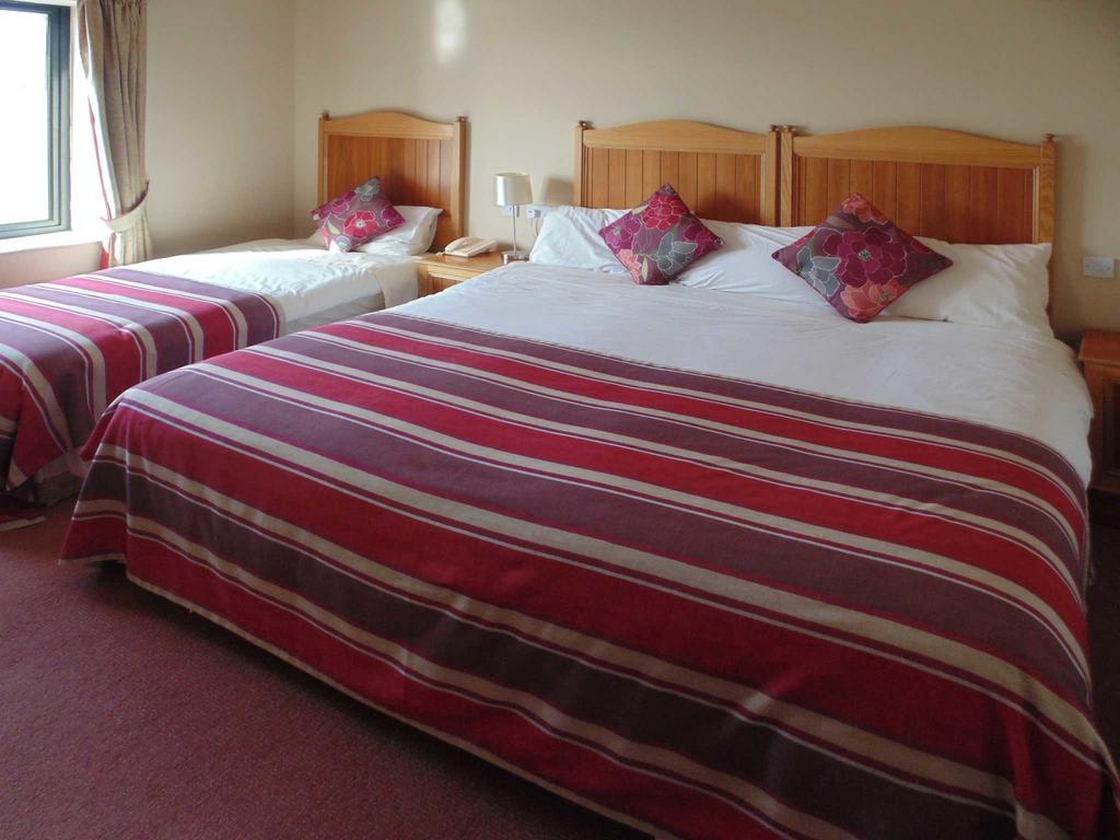 Ostan Oilean Acla Hotel Achill Sound Buitenkant foto