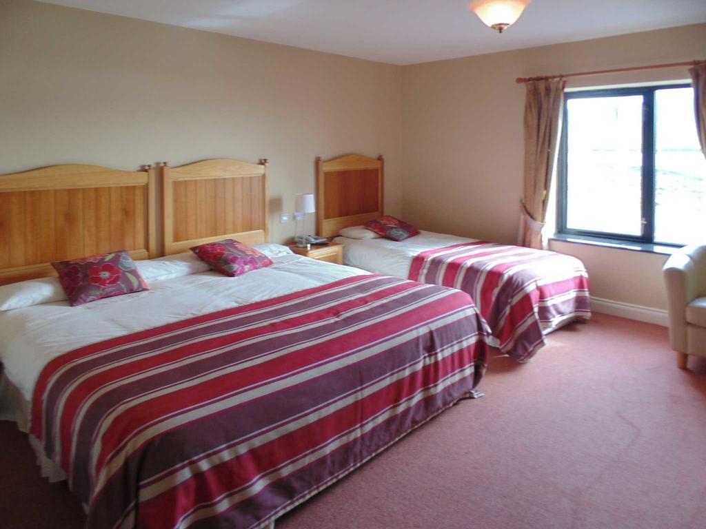 Ostan Oilean Acla Hotel Achill Sound Buitenkant foto