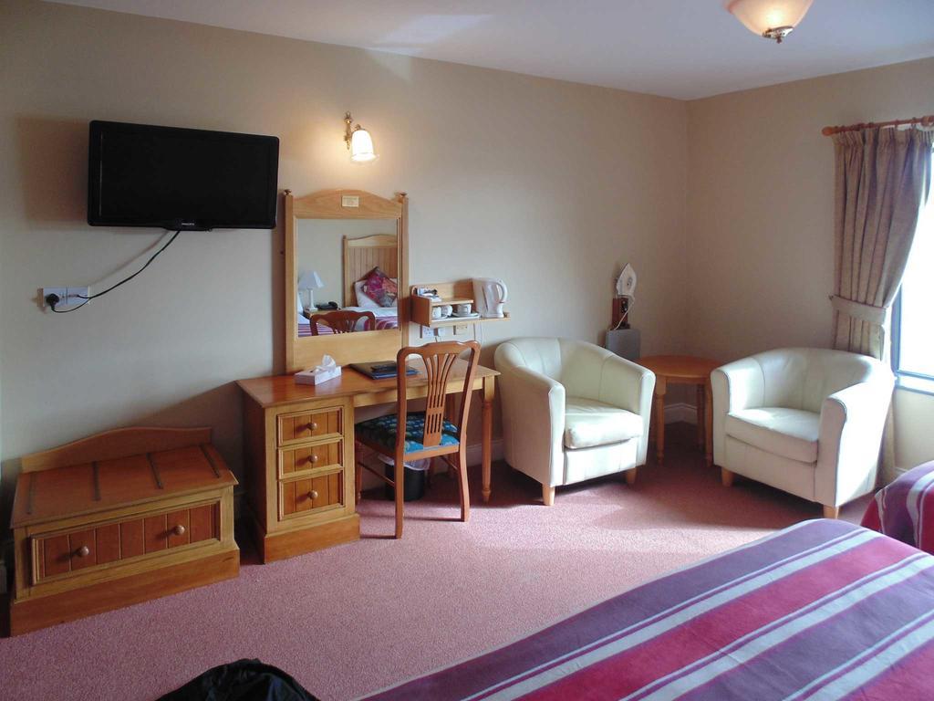 Ostan Oilean Acla Hotel Achill Sound Buitenkant foto