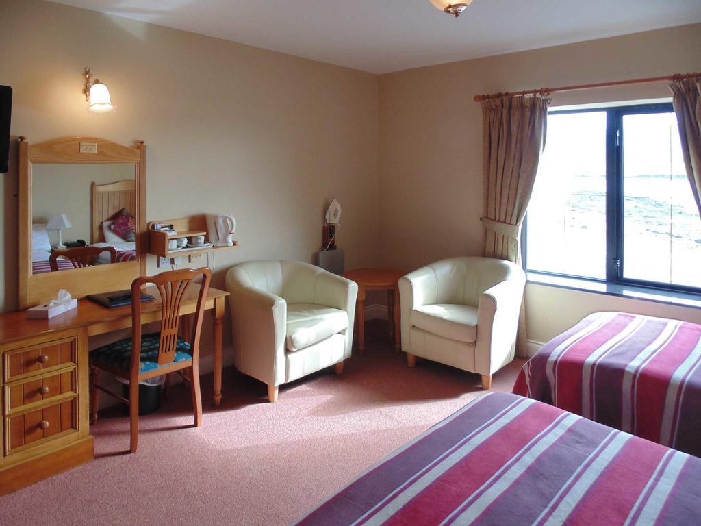 Ostan Oilean Acla Hotel Achill Sound Buitenkant foto