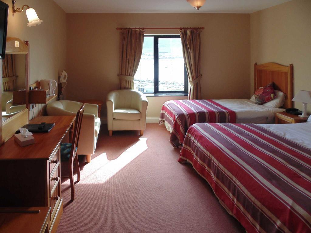 Ostan Oilean Acla Hotel Achill Sound Buitenkant foto