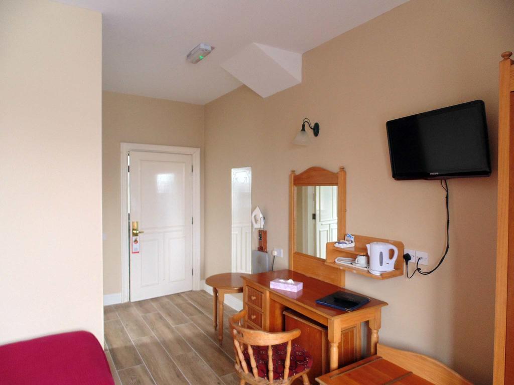 Ostan Oilean Acla Hotel Achill Sound Buitenkant foto
