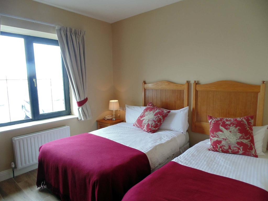 Ostan Oilean Acla Hotel Achill Sound Buitenkant foto