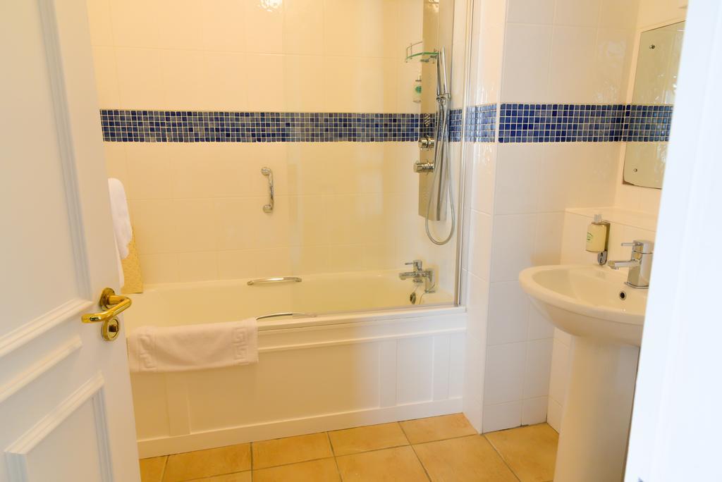 Ostan Oilean Acla Hotel Achill Sound Buitenkant foto
