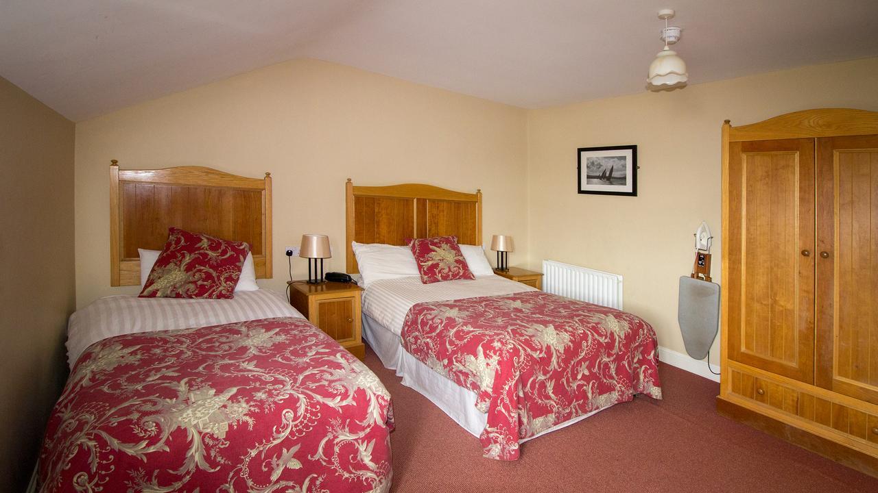 Ostan Oilean Acla Hotel Achill Sound Buitenkant foto