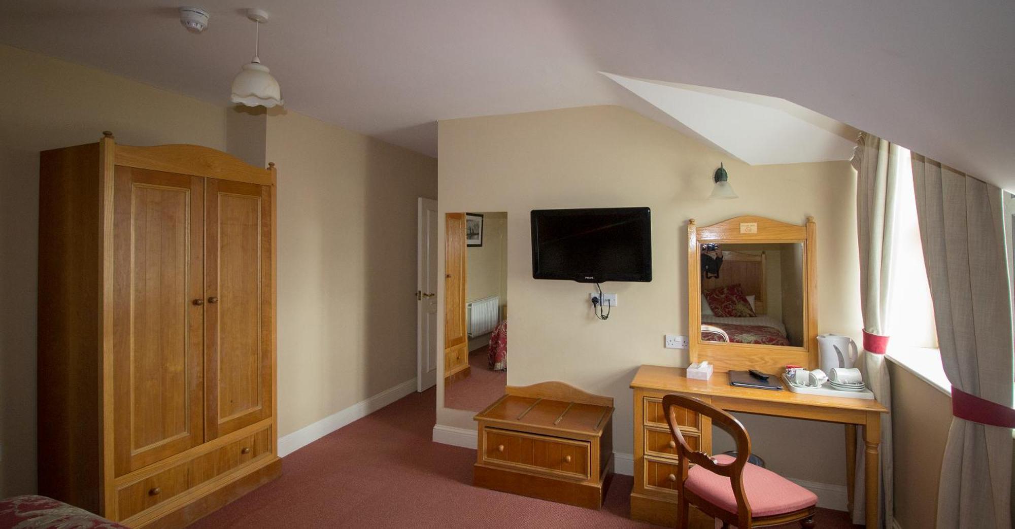 Ostan Oilean Acla Hotel Achill Sound Buitenkant foto